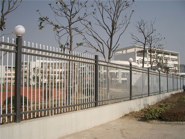 学校围墙锌钢护栏,校园围墙锌钢护栏,操场围墙锌钢护栏